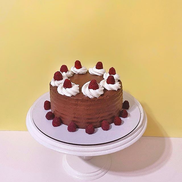 Bánh kem sinh nhật trang trí đơn giản