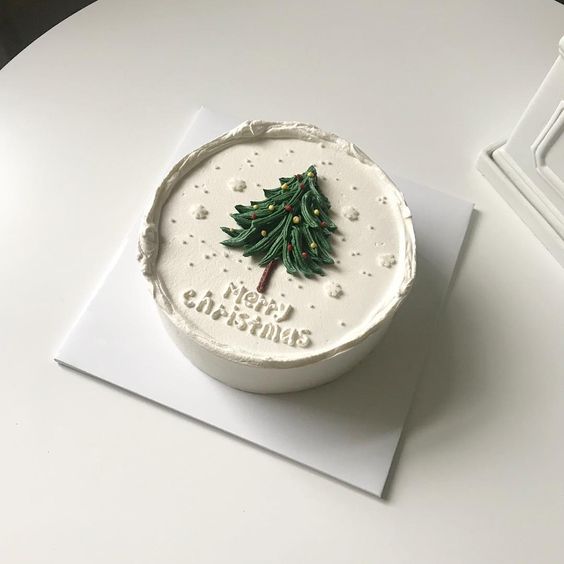Bánh sinh nhật tròn vẽ cây thông