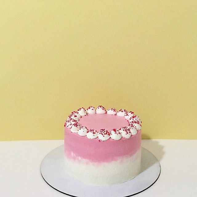 Bánh sinh nhật decor basic