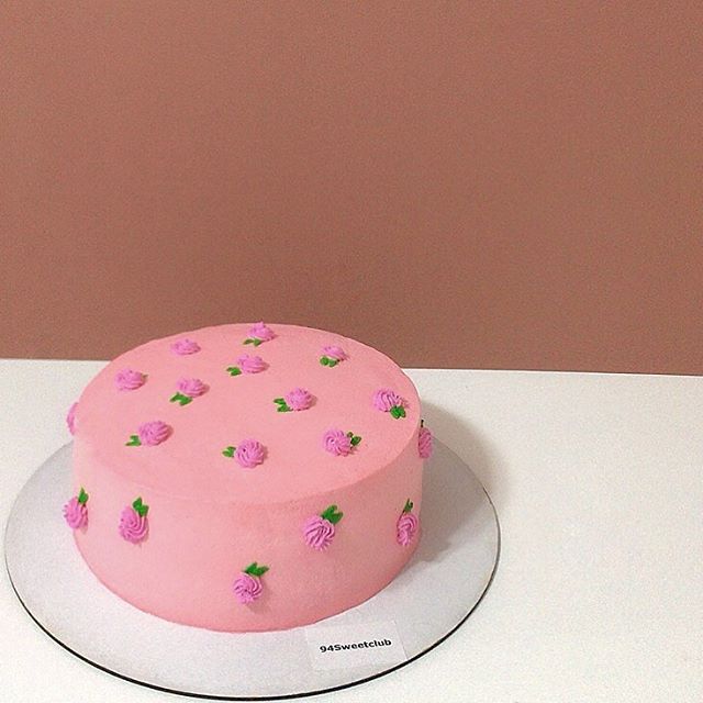 Bánh kem sinh nhật màu hồng nhẹ nhàng đơn giản