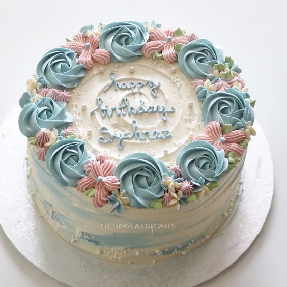 Bánh kem sinh nhật trang trí hoa