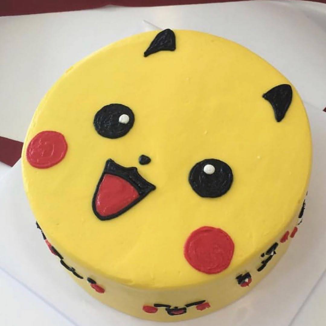 Bánh sinh nhật hình tròn vẽ hình pikachu