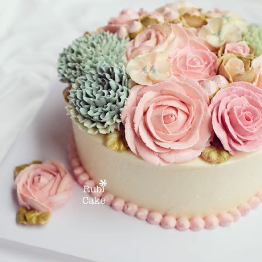 Bánh sinh nhật tròn trang trí hoa