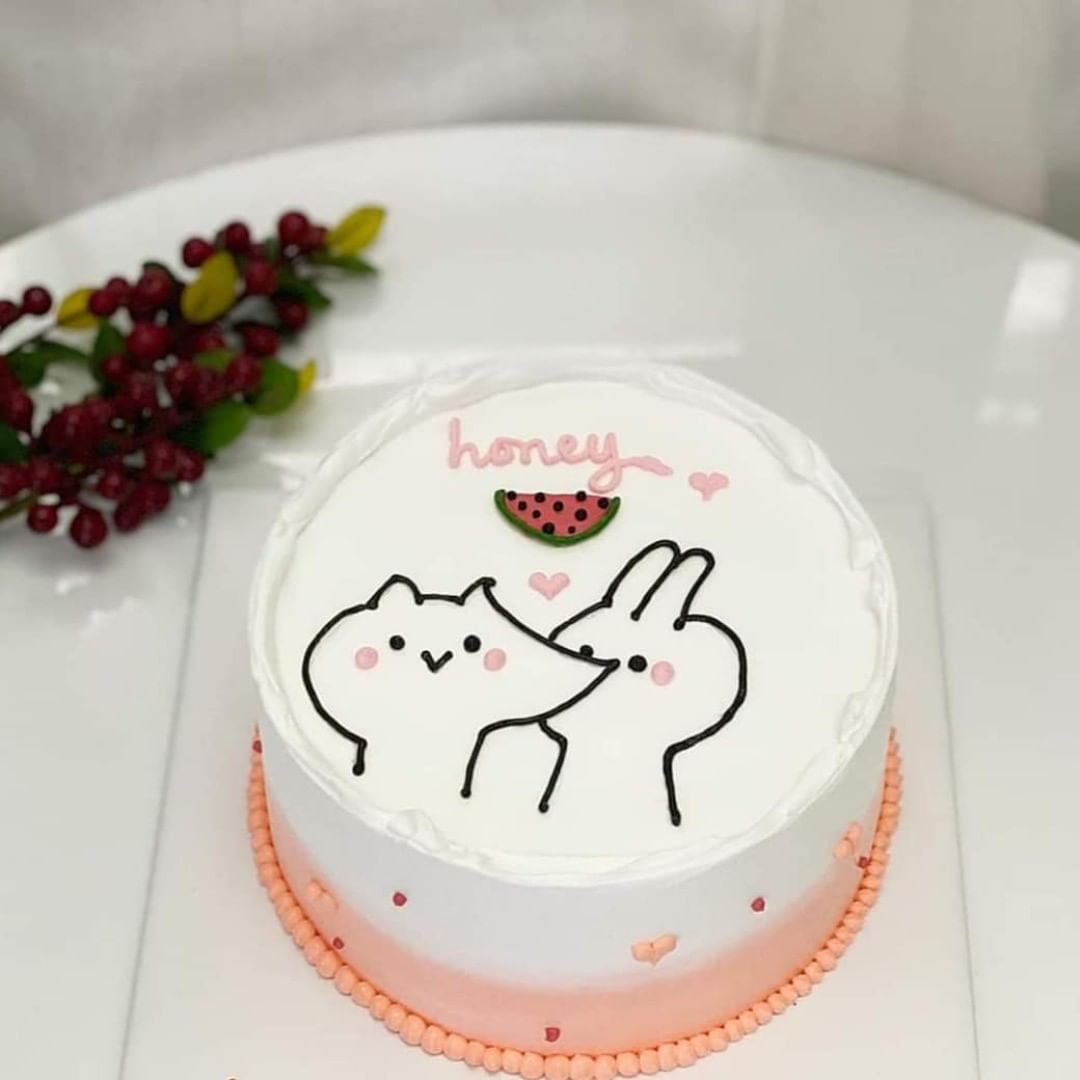 Bánh sinh nhật tròn vẽ hình meme đáng yêu