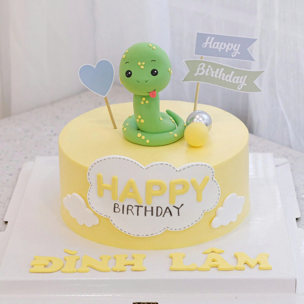Bánh kem hình con rắn cute